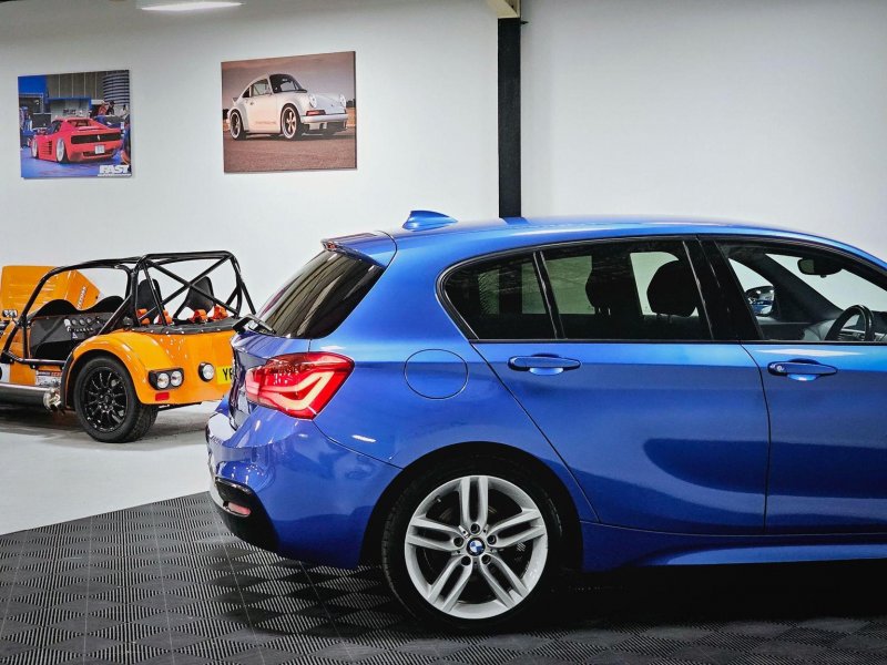 BMW 1 SERIES