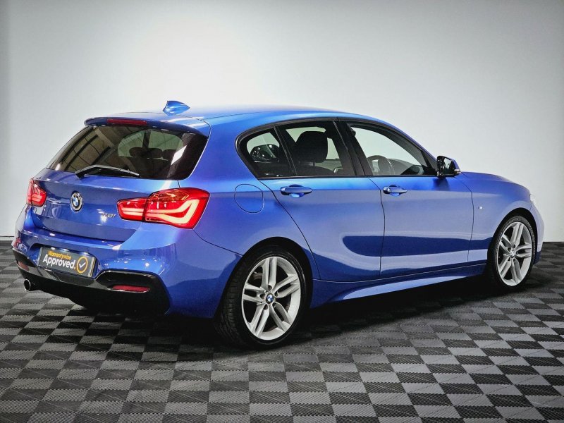 BMW 1 SERIES