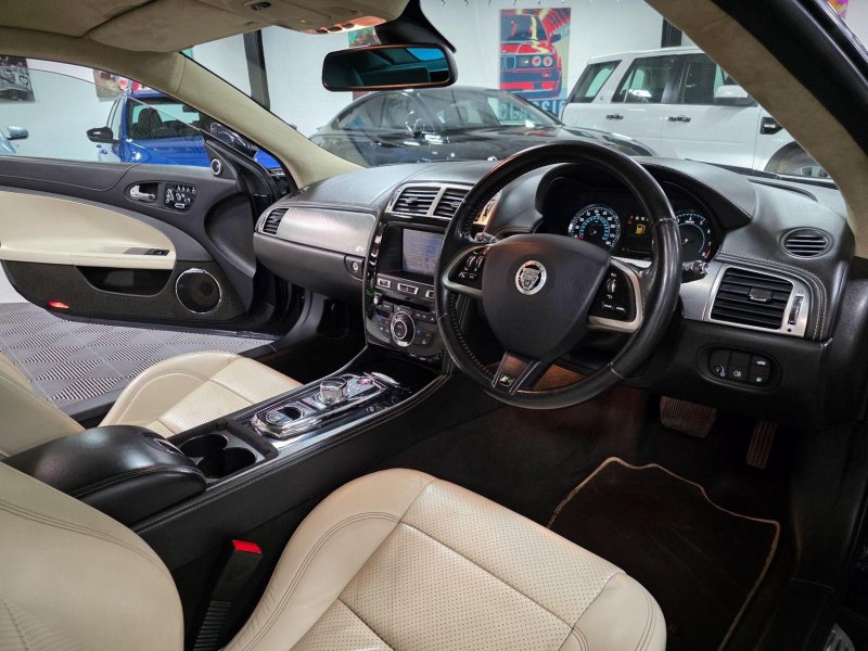 JAGUAR XKR