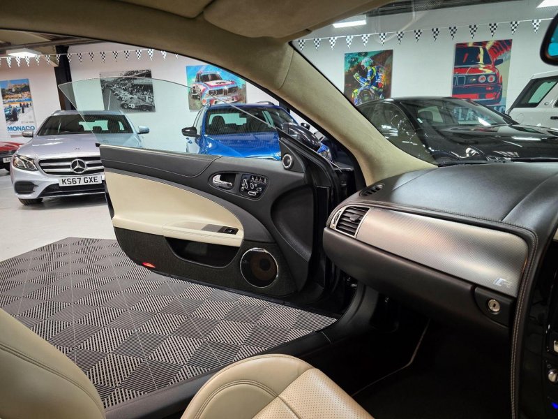 JAGUAR XKR
