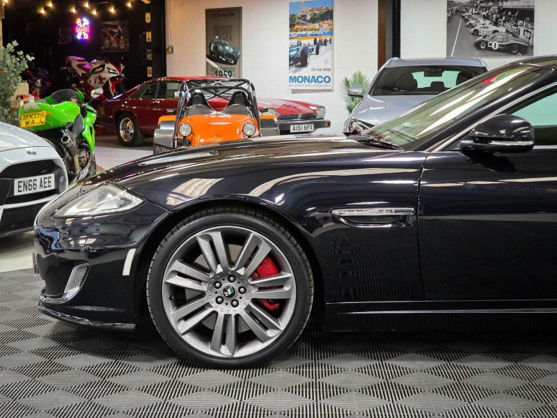 JAGUAR XKR
